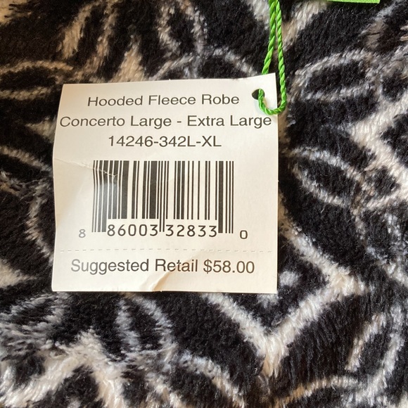 Vera Bradley Black and White Graphic Geometric Hooded Ultra Soft Fleece Robe - Picture 9 of 9